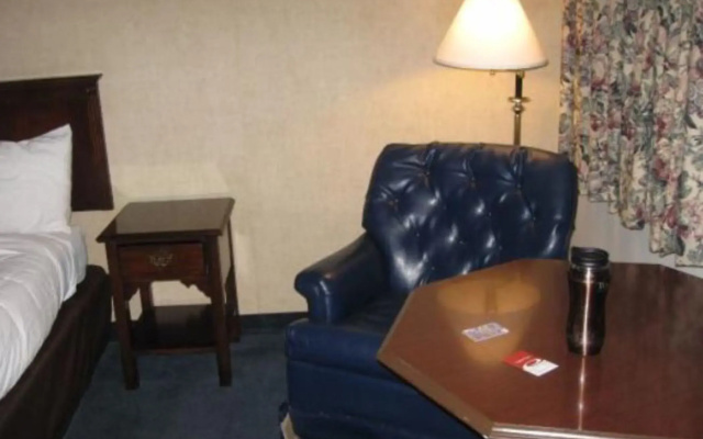 Econo Lodge Inn & Suites Central