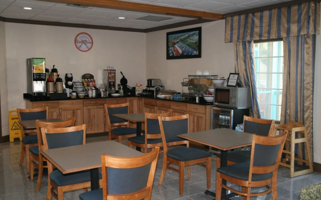 Howard Johnson by Wyndham Hattiesburg