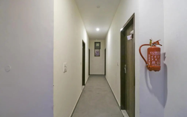 Hotel White Rose by OYO Rooms