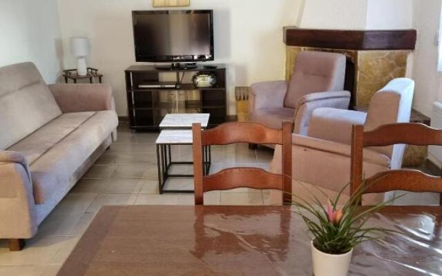 location vacances T4 bas de villa Toulon