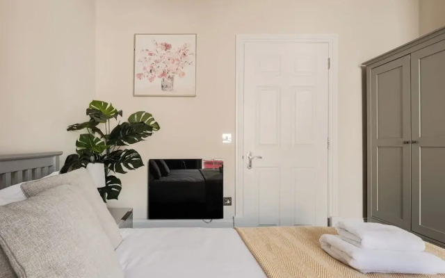 Stunning 2 Bed in Centre of Cheltenham