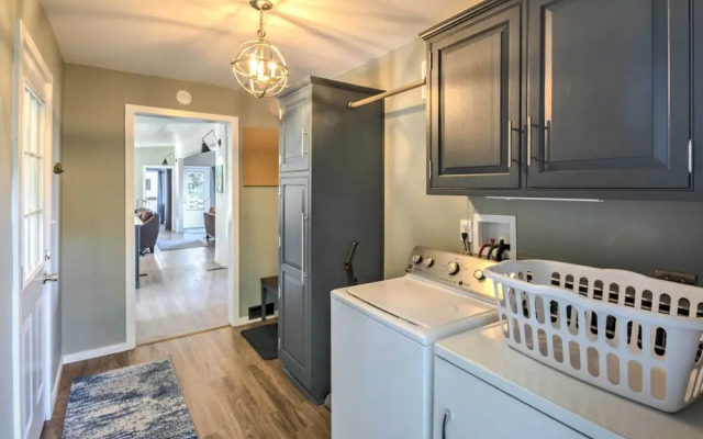 Hendersonville Home w/ Views - 3 Mi to Downtown!