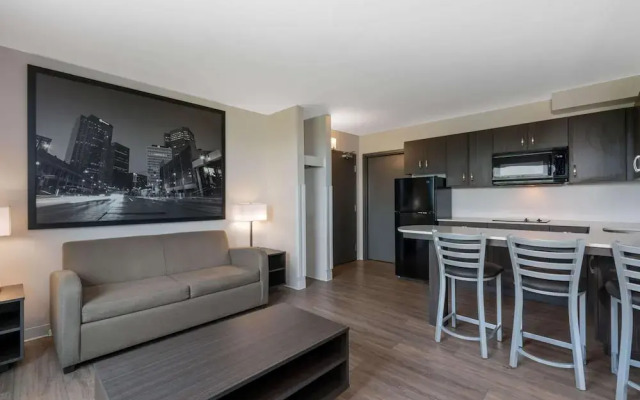 Super 8 Winnipeg East MB