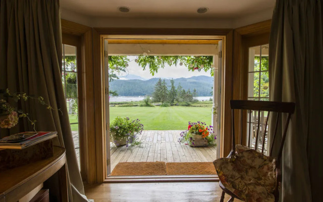 Minette Bay Lodge