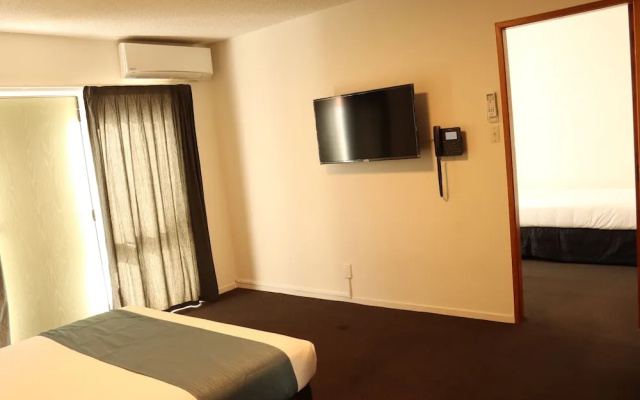 Victoria Apartments – Guest Rooms – Hamilton