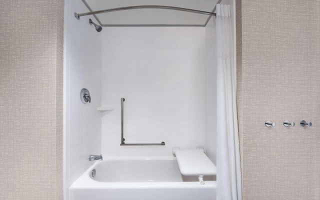 Hampton Inn & Suites by Hilton Kelowna Airport