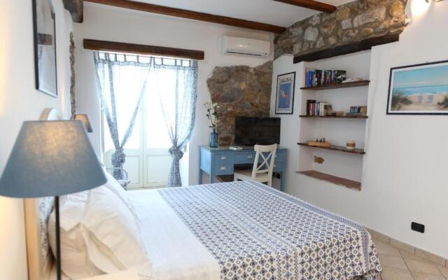 SELF Apartments - Coastal Suite and Central Balcony