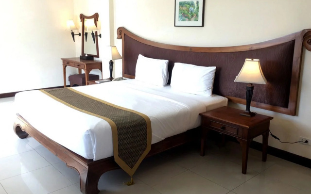 Nora Lakeview Hotel