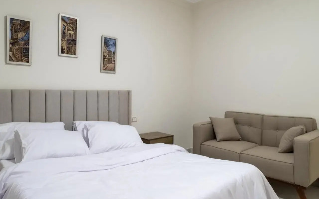 Settle Inn South 90 Apartments