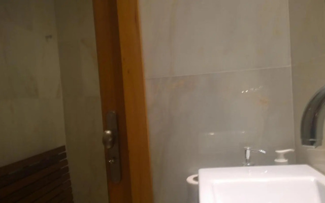 Marginal Luminous Beach Apartment