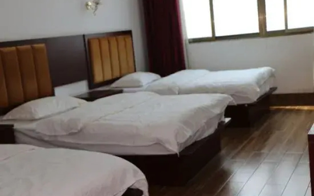 Honghe County Jingyue Hotel