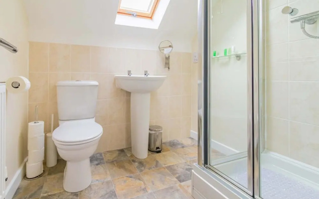 Groups Family 3BR House Emperor