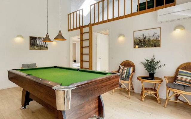 10 Person Holiday Home in Vaeggerlose