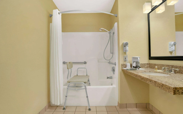 Days Inn by Wyndham Globe