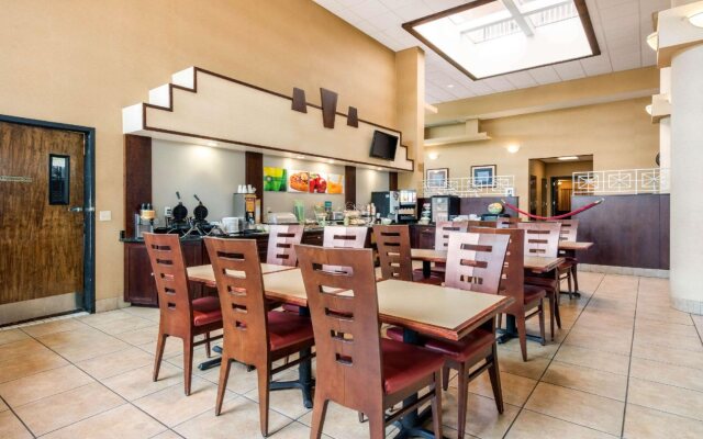 Quality Inn & Suites Tarpon Springs South