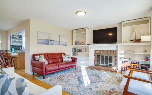 Chatham Home w/ Spacious Deck: 2 Mi to Beaches!