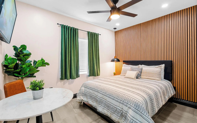 Baybreeze Apartments by Lowkl