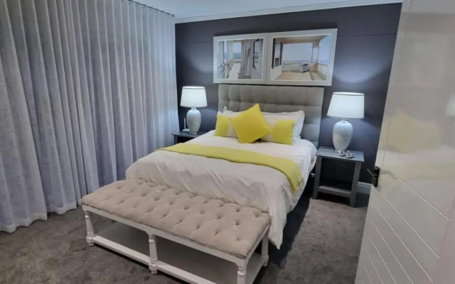 Waterfront New Listng - 8 South Quay -