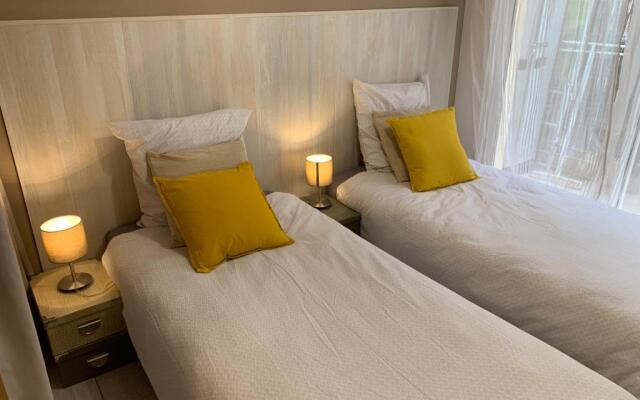 Close Palais - Calm - Brand New