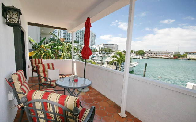 Miami Whitehouse Apartments