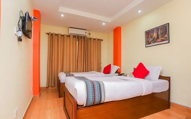 Hotel Four Eyes by OYO Rooms