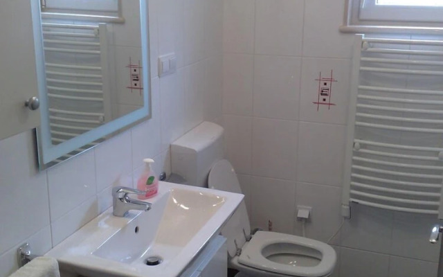Nikola M - 2 Bedrooms - A4