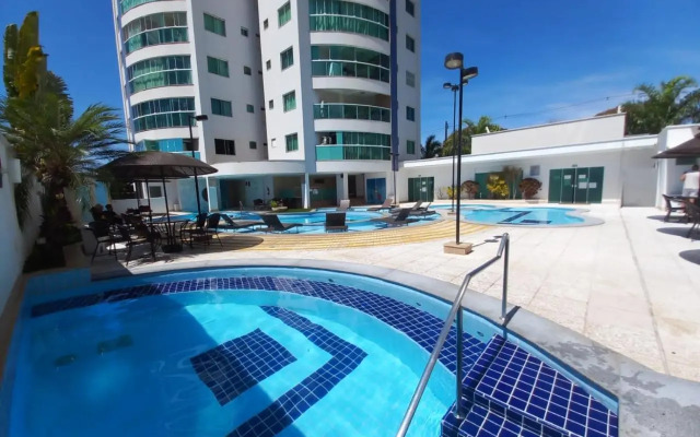Apartamento com varanda gourmet e churrasqueira Caldas Nova