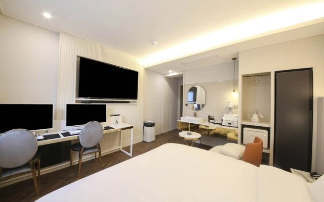 Munhyeon Signature Denbasta Hotel