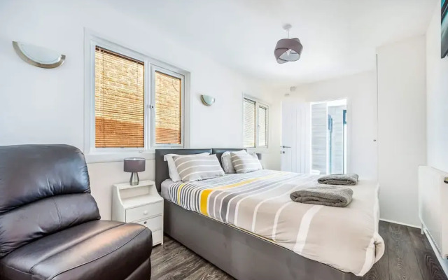 Family Beachfront House With 2 Kayaks Sleeps 10