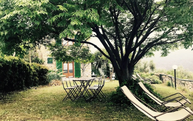 Panoramic Rural House With Garden