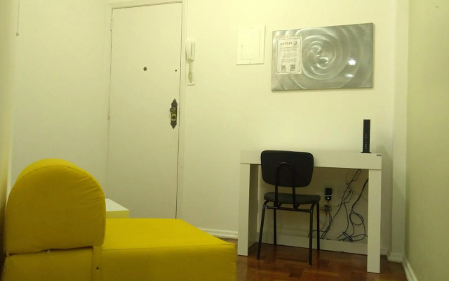 Apartamentos em Gomes Carneiro 84/Copanema