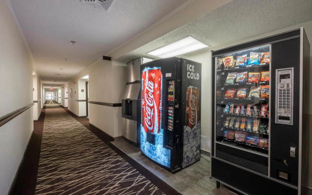 Red Roof Inn PLUS+ & Suites Opelika