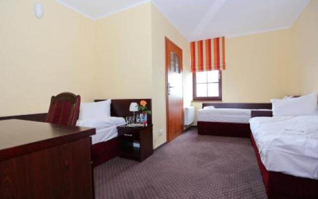 Edmar - Hotel Rooms and Restaurant