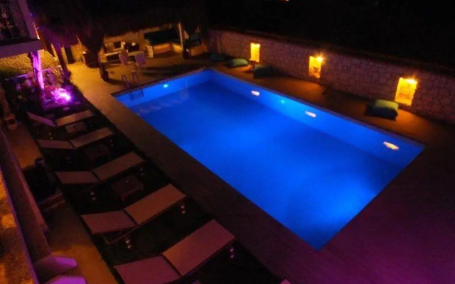 Nobela Hotel