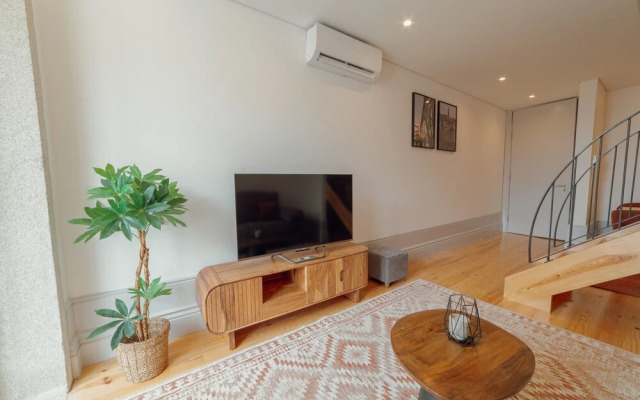 Heart OF Porto Apartment F Duplex by Vacationy