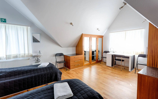 Hellisholar Guesthouse