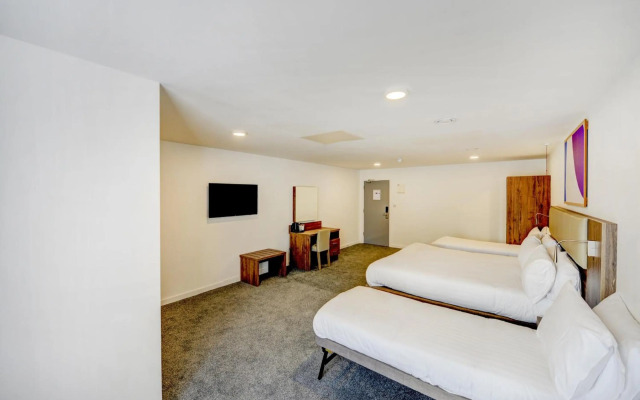 OYO Plymouth Central Hotel