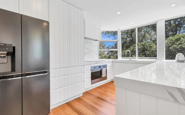 Exceptional Mooloolaba Beach Apt-Beach01
