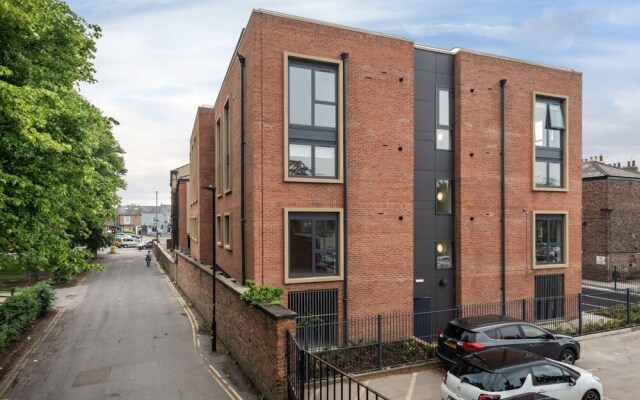 Luxury, Modern Apartment in York, Sleeps 4