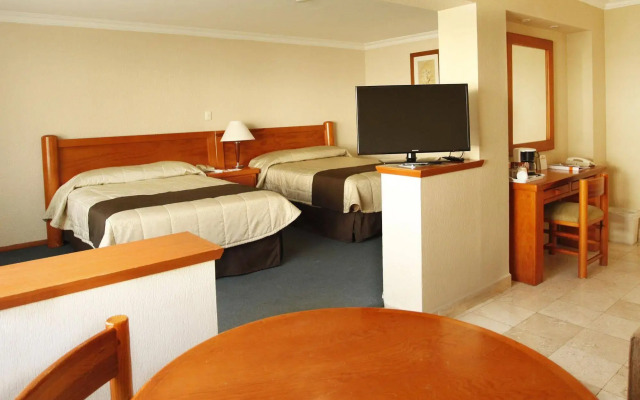 La Posada Hotel & Suites