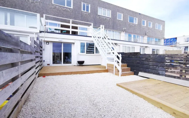 87 Marineside Beach Side Property With Stunning sea Views