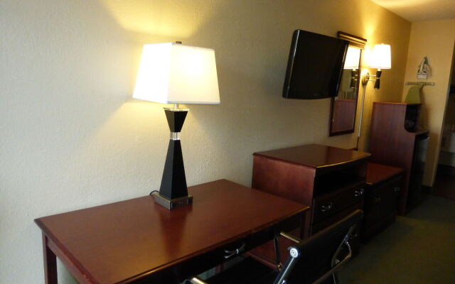 Red Roof Inn & Suites Cleveland, TN