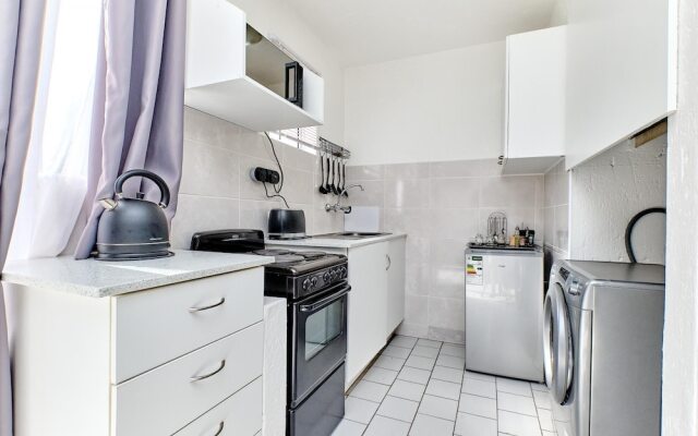 One Bed Unit in Prime Sandton- 2139