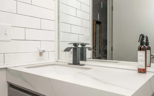 Arkstone Retreat 1 Chic Downtown Escape!