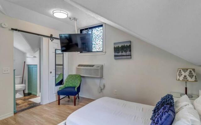 Comfy studio - stylish yet budget friendly!