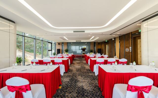 Muong Thanh Grand Bai Chay Hotel