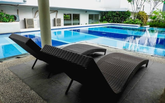 Pool View 2BR with Sofa Bed Bassura City Apartment