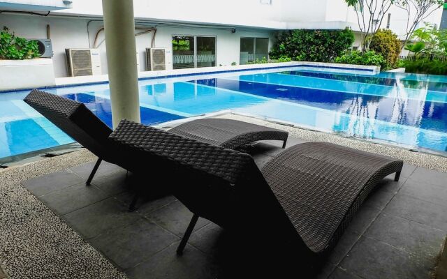 Pool View 2BR with Sofa Bed Bassura City Apartment