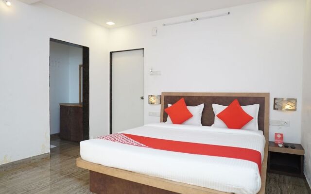 OYO 18730 Galaxy Inn