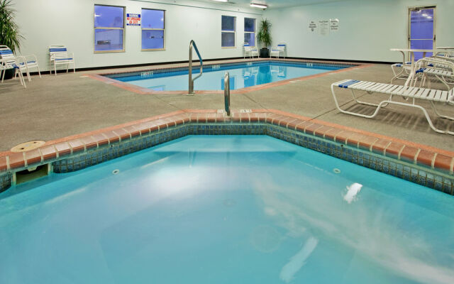 Holiday Inn Express Junction City